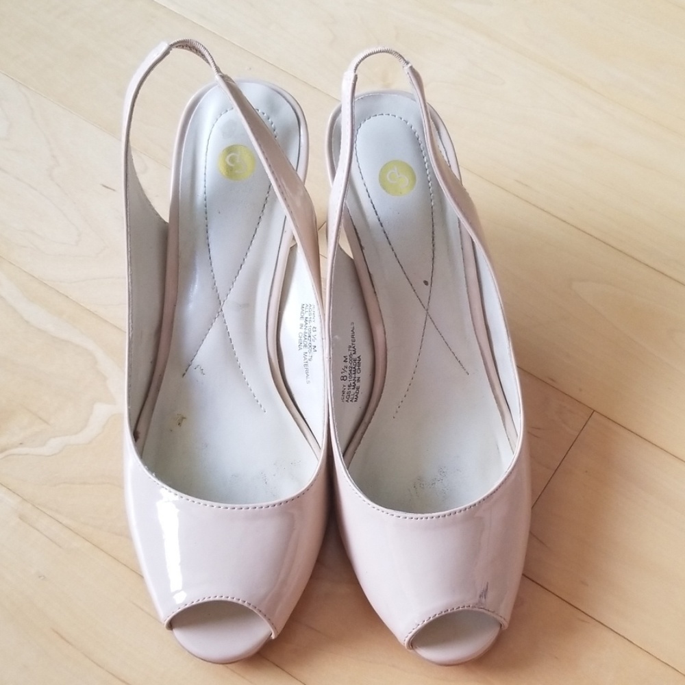Dressbarn beige sandals size 8 1/2